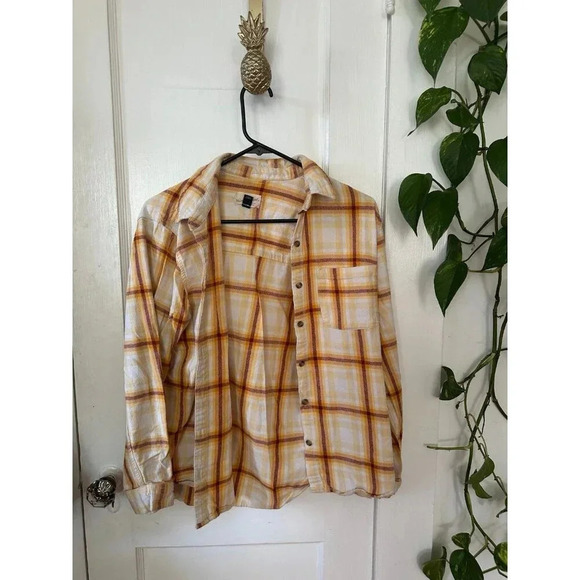 Universal Thread Tops - Universal Threads women’s size medium plaid cardigan